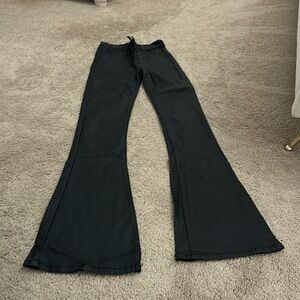 Like new faux leather Edikted jeans black size small